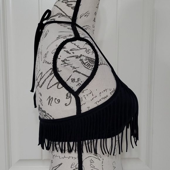 🚨 SOLD!🚨VS PINK Fringe Halter Bikini Top 👙 - Picture 3 of 7